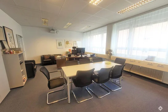 hoelzlhubnerimmobilien_buero
